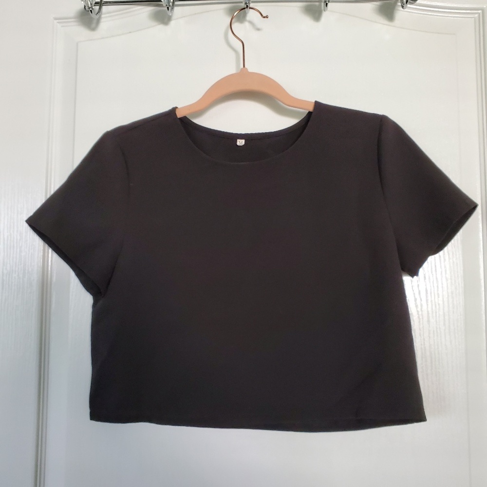 SHEIN BLACK T SHIRT LIGHT WEIGHT SIZE MEDIUM